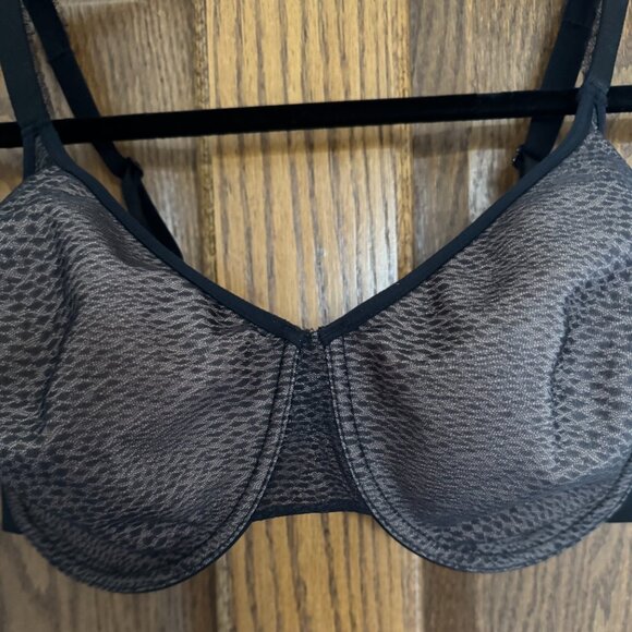 Chantelle Seamless Unlined Minimizer Bra - 36DD - Picture 4 of 6